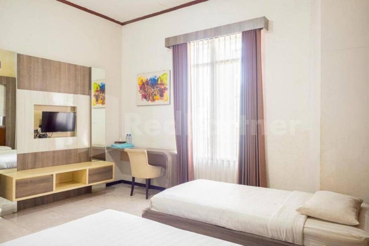 My Hommy Homestay Mitra Reddoorz Surabaya Exterior photo